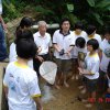 YB Tuan Phee Boon Poh bersama pelajar Sekolah Mengah Chung Ling, Butterworth dalam program kesedaran penjagaan sumber air di Hutan Lipur Cherok ToKun pada 24-10-2009